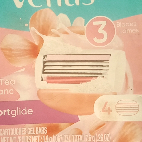 Venus 4 razor refills - Picture 3 of 8